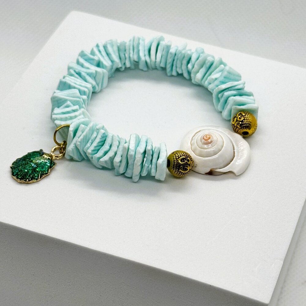 Seashell Bracelet – Aqua Chip Beads with Gold Accents & Green Shell Charm